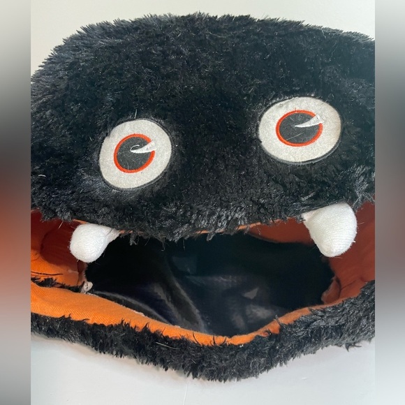 Thrills & Chills  Spider Cat Bed - Halloween - Picture 3 of 11